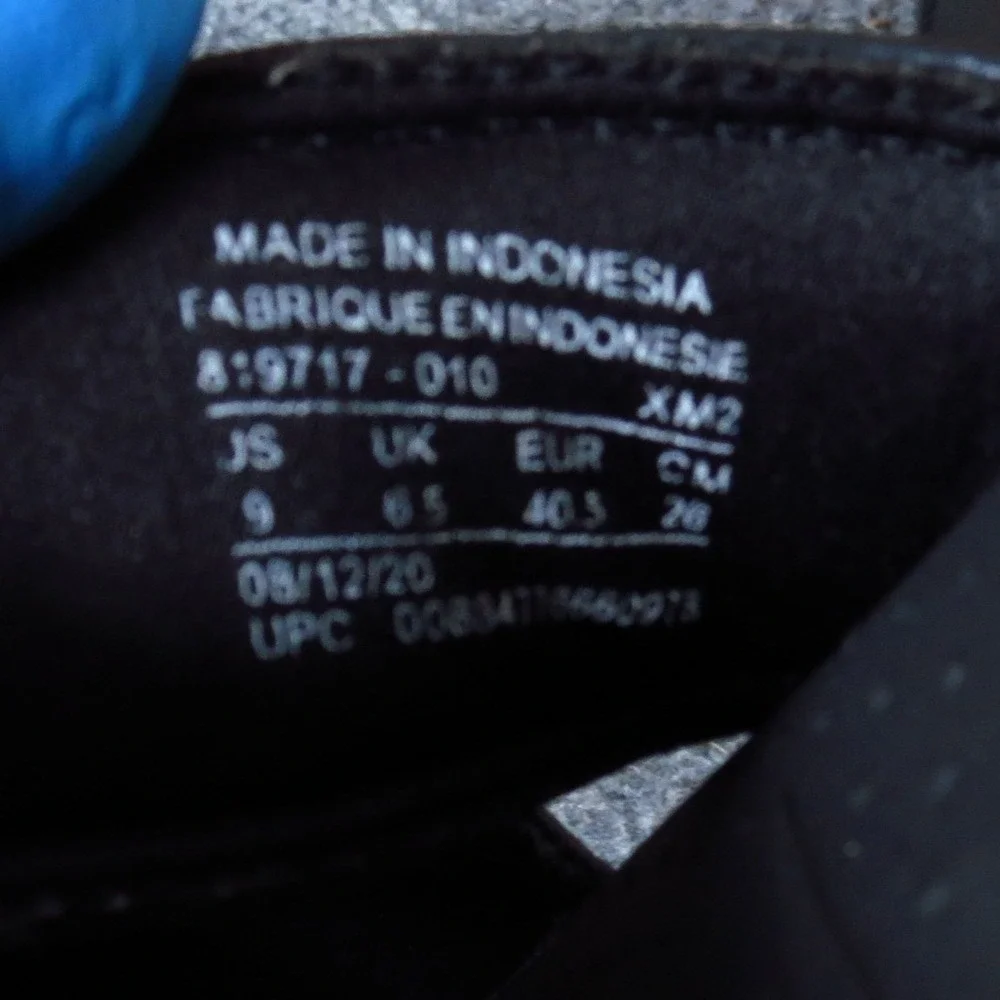 Nike Benassi Duo Ultra Women Sandals Size 9 Sport Pool Beach Slides Black White